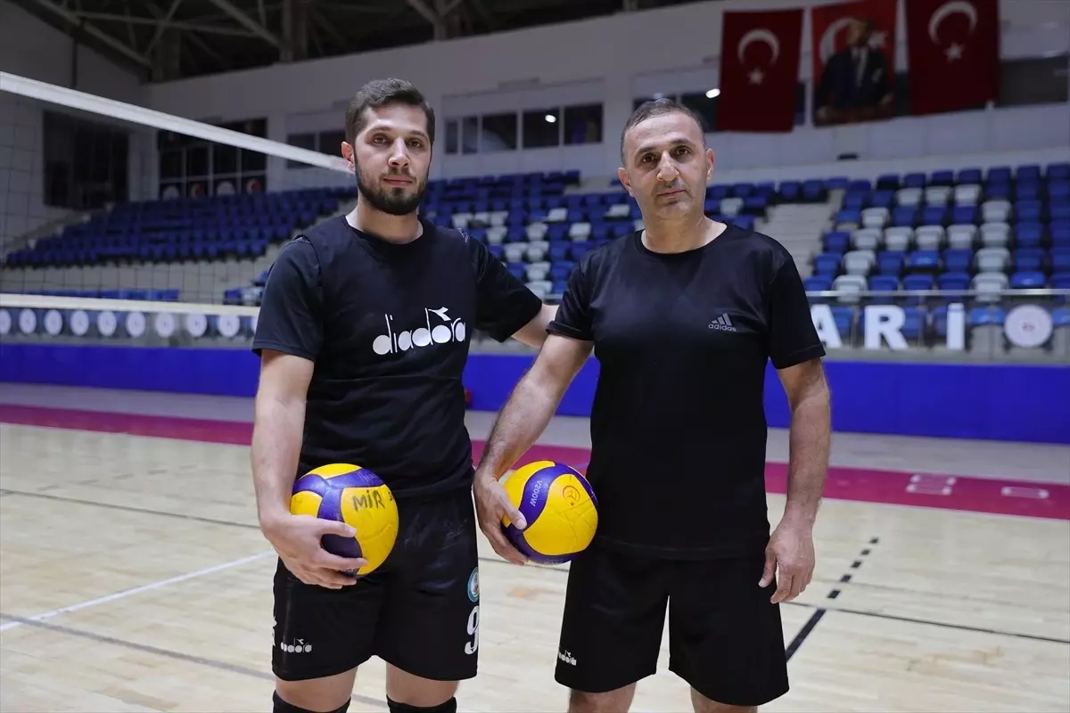 Baba ve Oğul Voleybolla Hakkari'yi Yükseltiyor