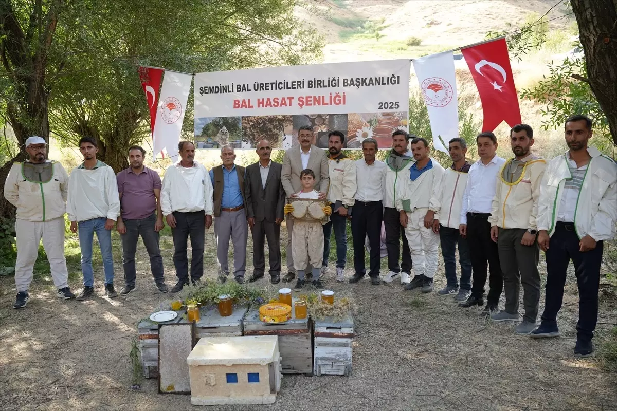Şemdinli'de Bal Hasat Şenliği Düzenlendi