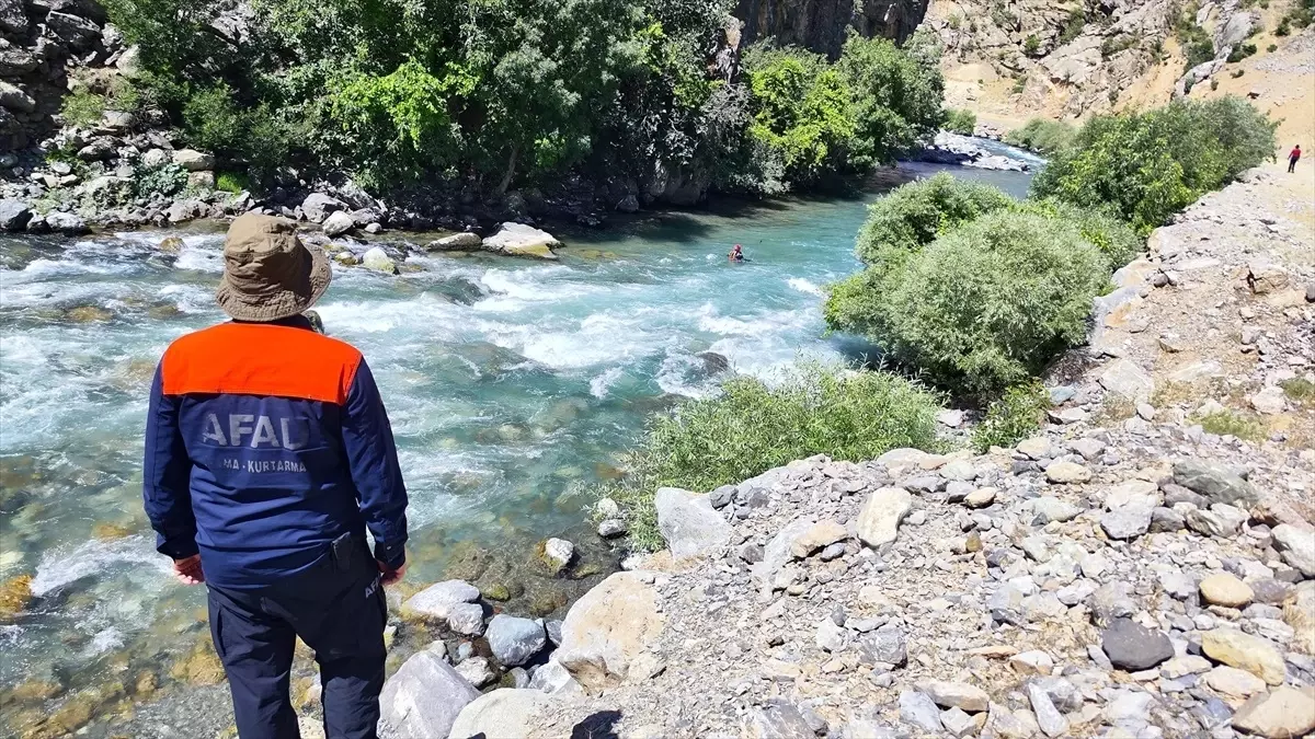 Yüksekova'da Kaybolan Neçir Kom İçin Arama Çalışmaları Yeniden Başladı