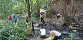 Hakkari'de Doğaseverlerden Şelale Temizliği