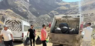 Yüksekova'da Doğaseverlerden Temizlik Etkinliği