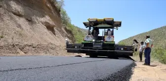 Hakkari'de 100 Kilometre Köy Yolu Sıcak Asfaltla Kaplanacak