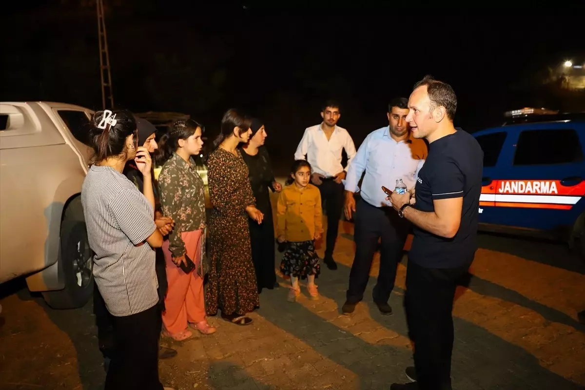 Hakkari'nin Şemdinli İlçesinde Orman Yangınına Müdahale Ediliyor