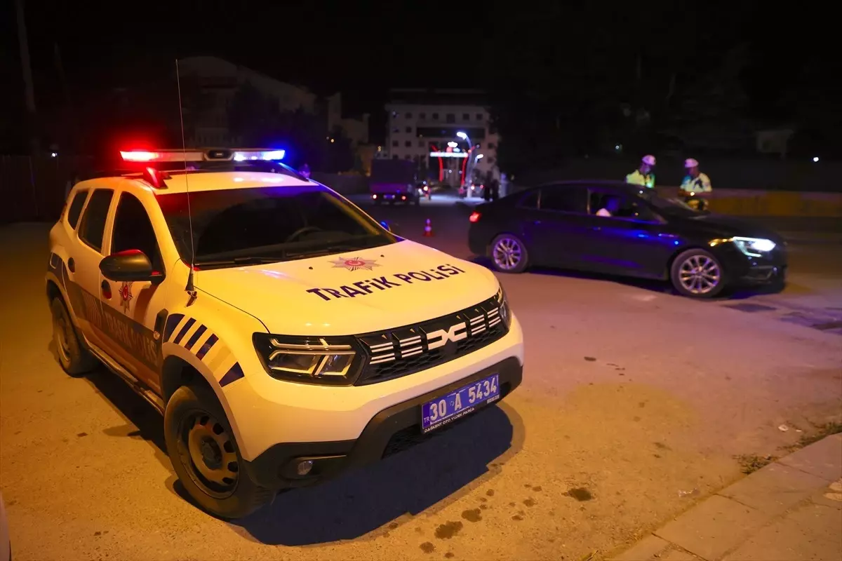 Hakkari'de Polis Ekiplerinden Asayiş Uygulaması