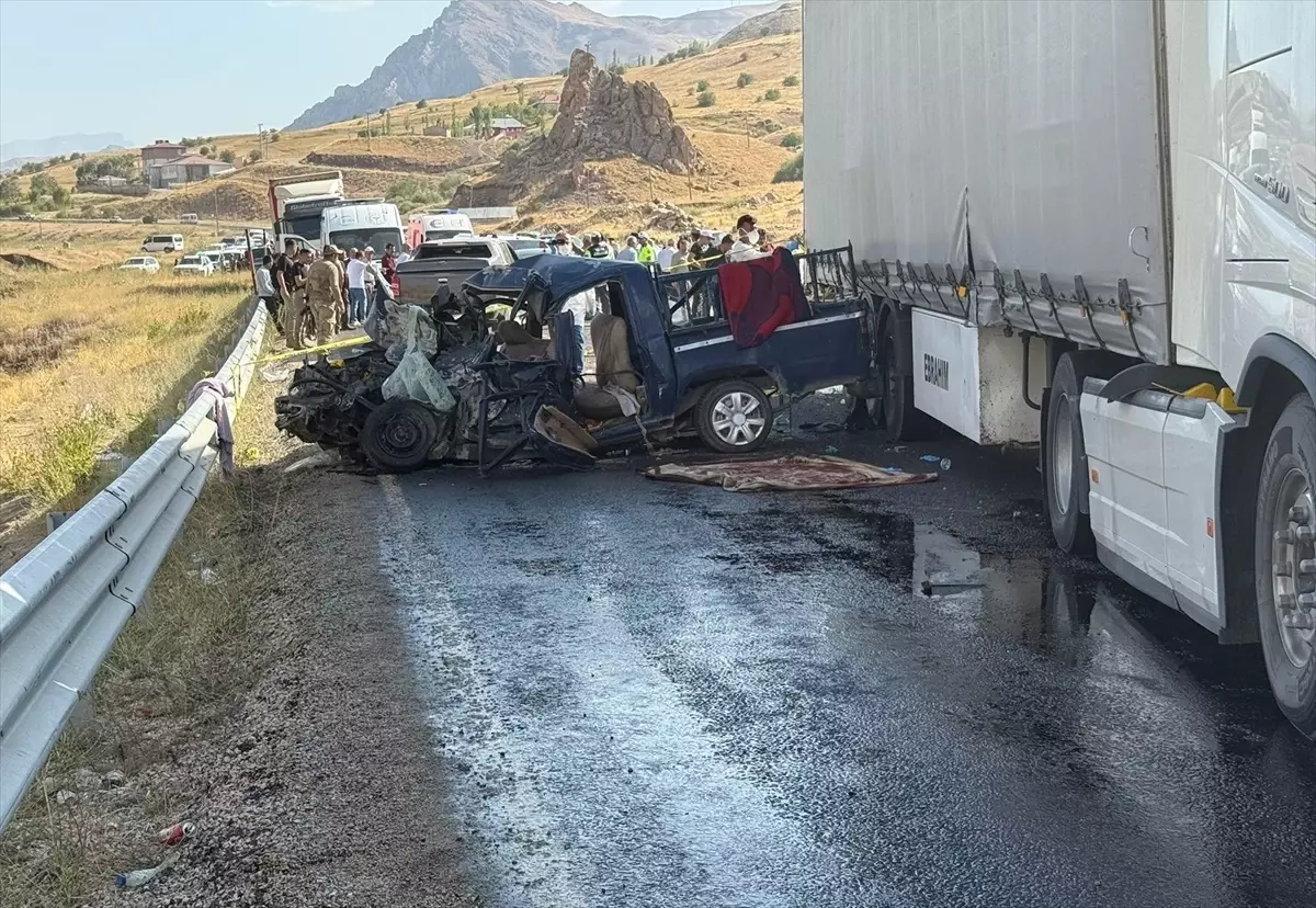 Hakkari'de Feci Trafik Kazası: 4 Ölü, 1 Yaralı