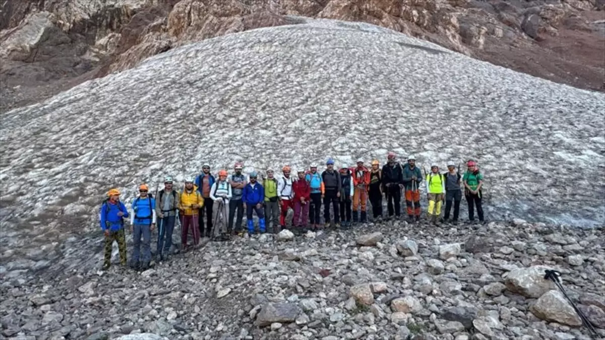 Hakkari'de Buz Tırmanışı B Kampı Tamamlandı