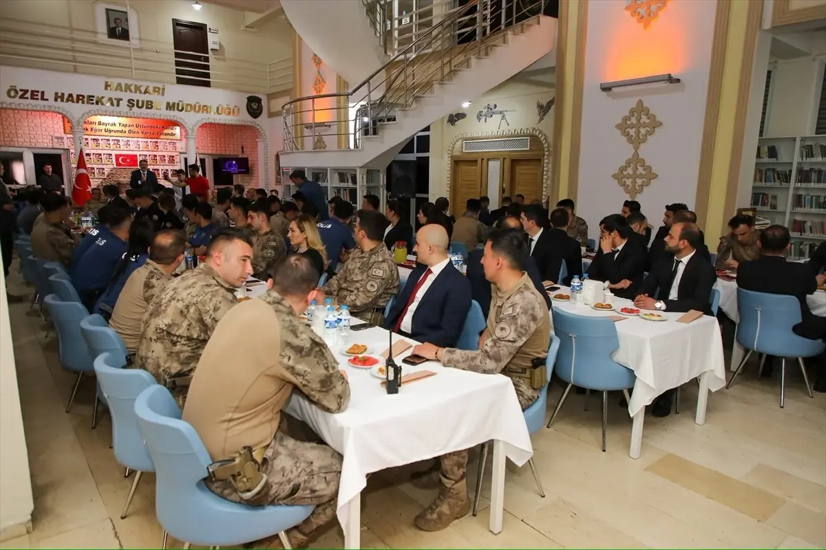 Hakkari Valisi Ali Çelik, Güvenlik Güçleriyle Bayramlaştı