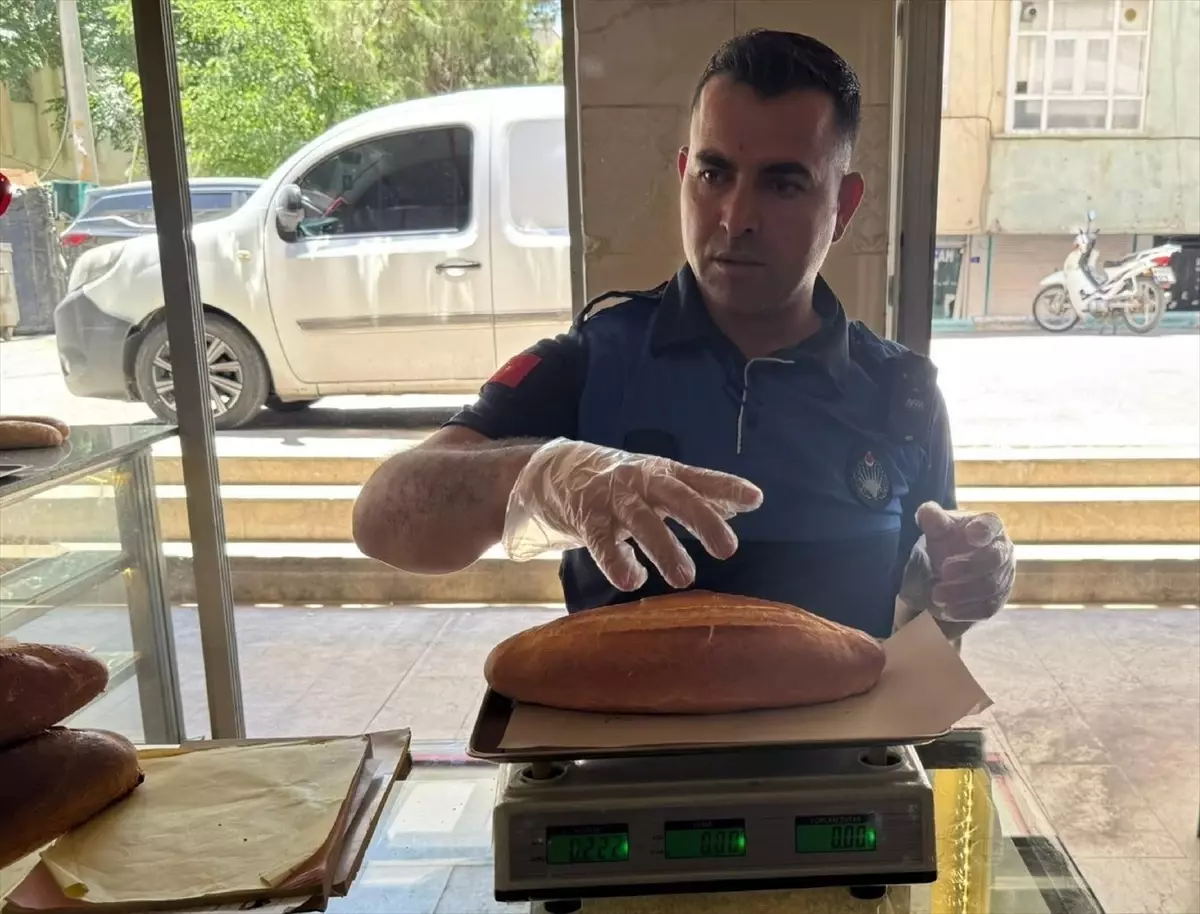 Haliliye'de Ekmek Gramaj Denetimi: 169 Ekmek El Konuldu
