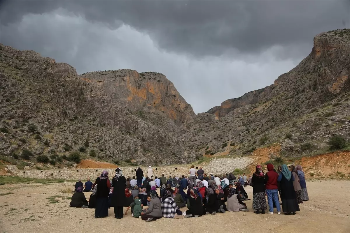 Halkapınar'da Yağmur Duası Yapıldı