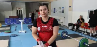 Zeynep Nur Pehlivan, Türkiye Halter Şampiyonası'nda Altın Madalya Kazandı