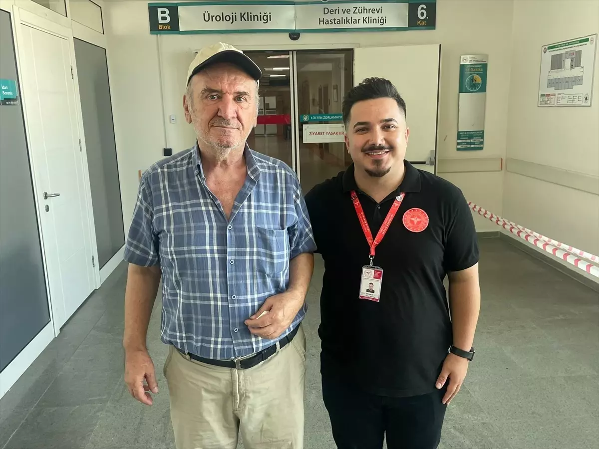 Hastane Sekreteri Heimlich Manevrasıyla 71 Yaşındaki Hastanın Hayatını Kurtardı