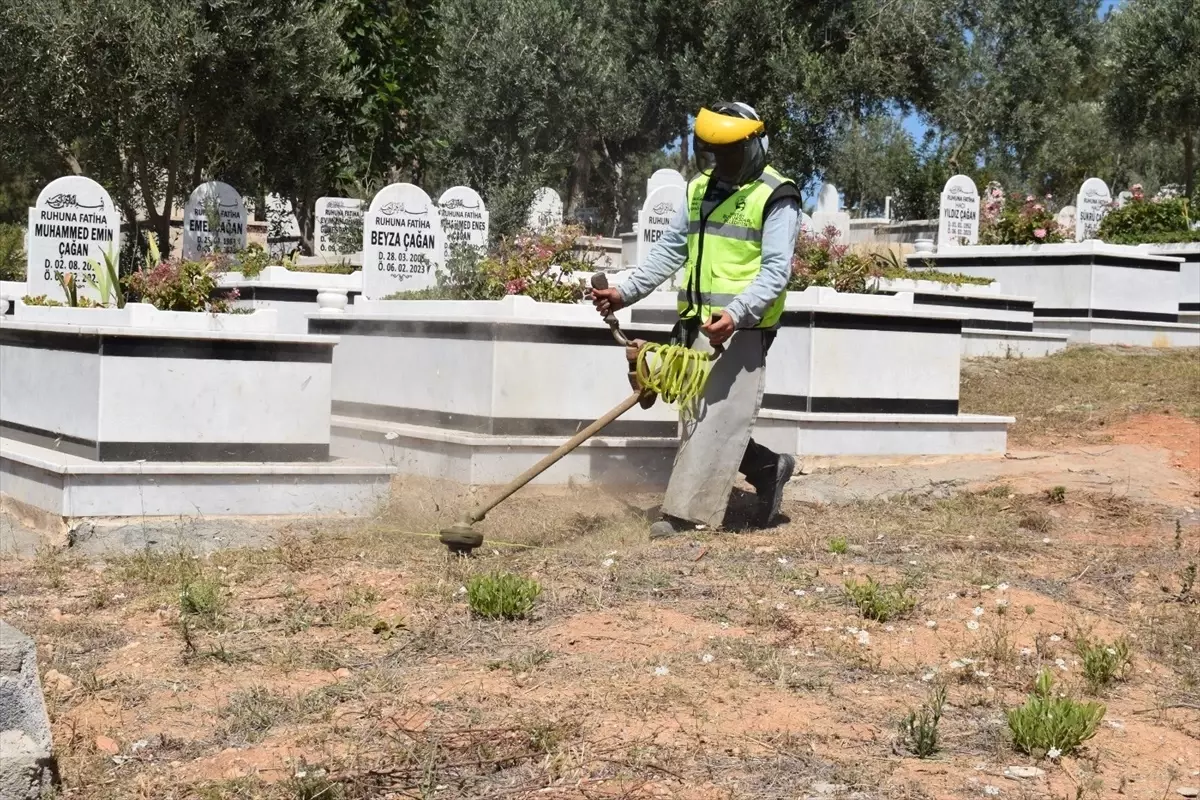 Hatay'da Mezarlıklara Bakım ve Temizlik Çalışmaları