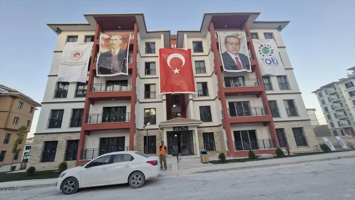 Hatay'da 16 bin 993 deprem konutu ile 1355 iş yerinin daha hak sahibi belirlendi