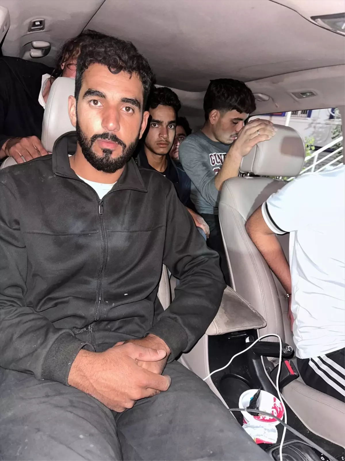 Hatay'da Göçmen Kaçakçılığı Operasyonu: 26 Suriye Uyruklu Yakalandı