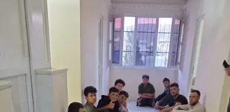 Hatay'da Yasa Dışı Göçmen Operasyonu: 65 Suriye Uyruklu Yakalandı