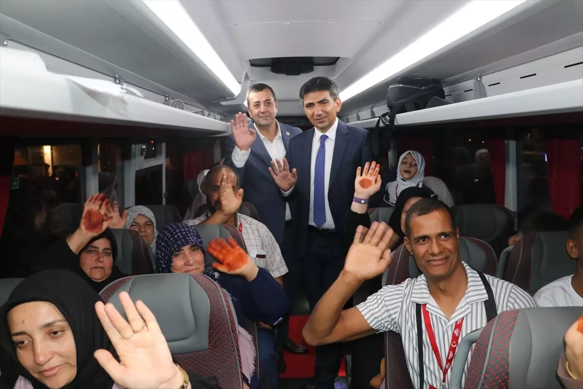 Reyhanlı'dan 94 Engelli Vatandaş Umreye Uğurlandı