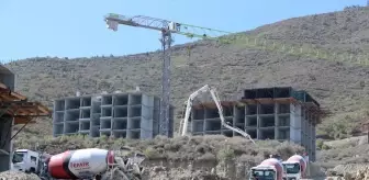 Hatay'da Afet Konutları ve Ticaret Merkezi İnşası Devam Ediyor
