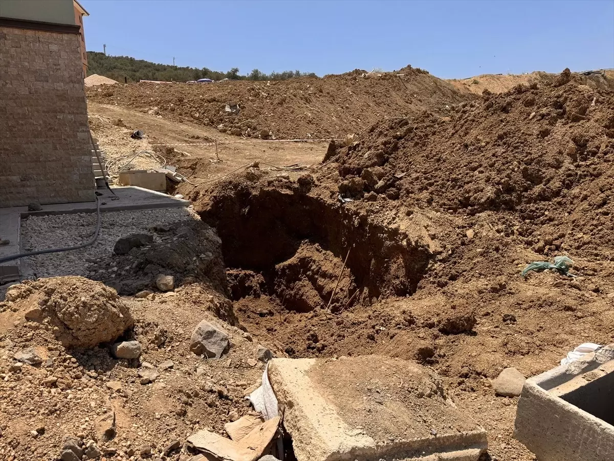 Hatay'da Altyapı Çalışmaları Sırasında Göçük: İki İşçi Hayatını Kaybetti