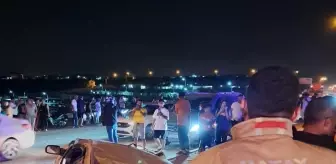 Defne'de Aydınlatma Direğine Çarpan Otomobilde 4 Yaralı