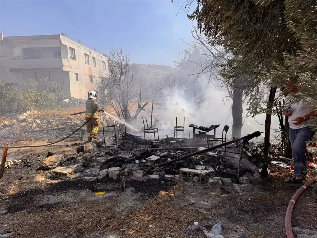 Antakya'da Yangın: Bahçeden Eve Sıçradı