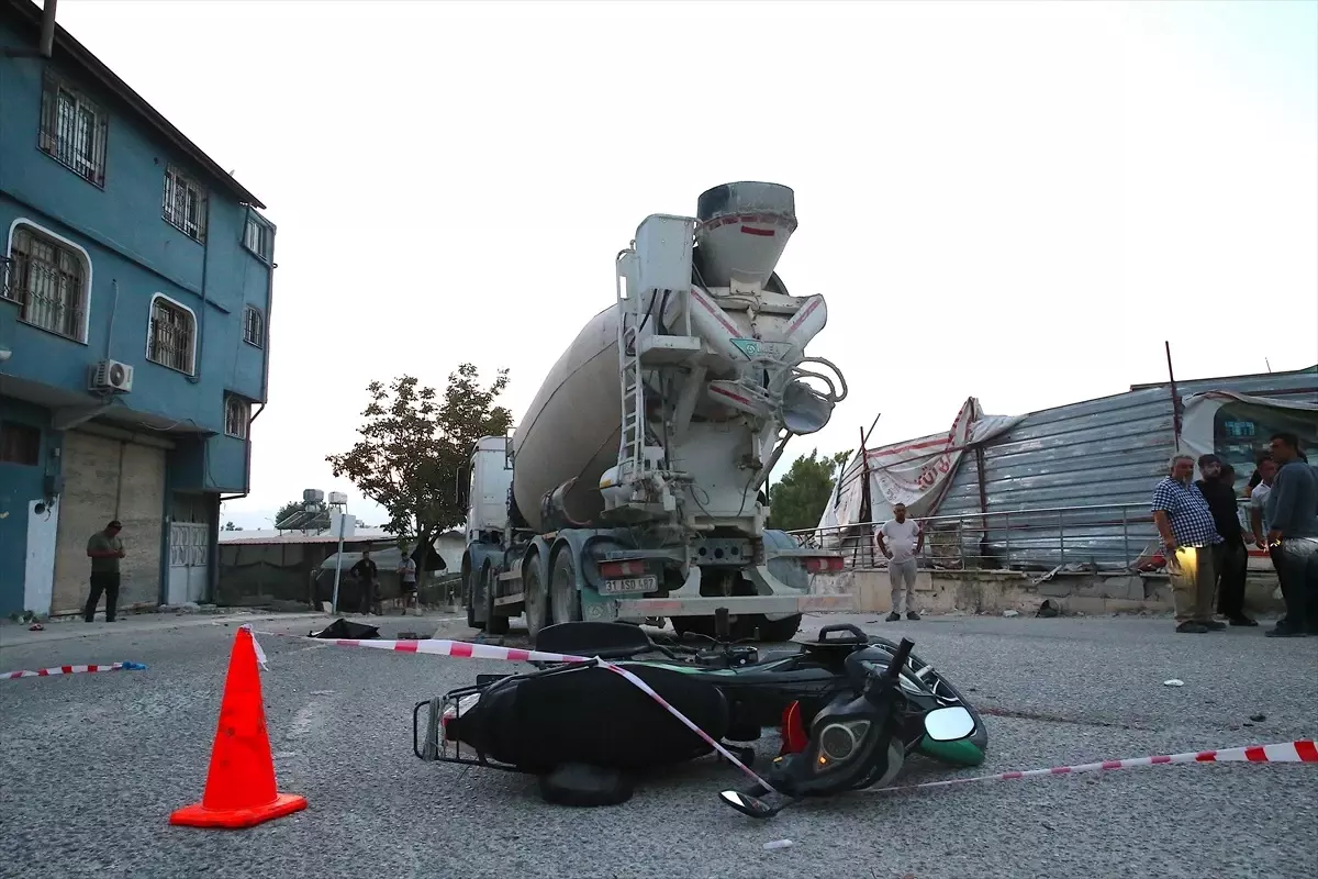 Hatay'da Motosiklet ve Beton Mikseri Çarpıştı: 1 Ölü, 1 Yaralı