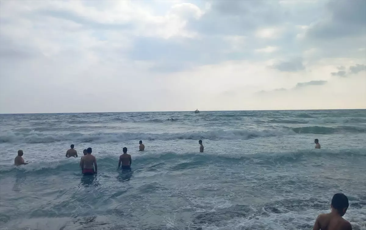 Samandağ'da Boğulma Tehlikesi Geçiren Kişi Kurtarıldı