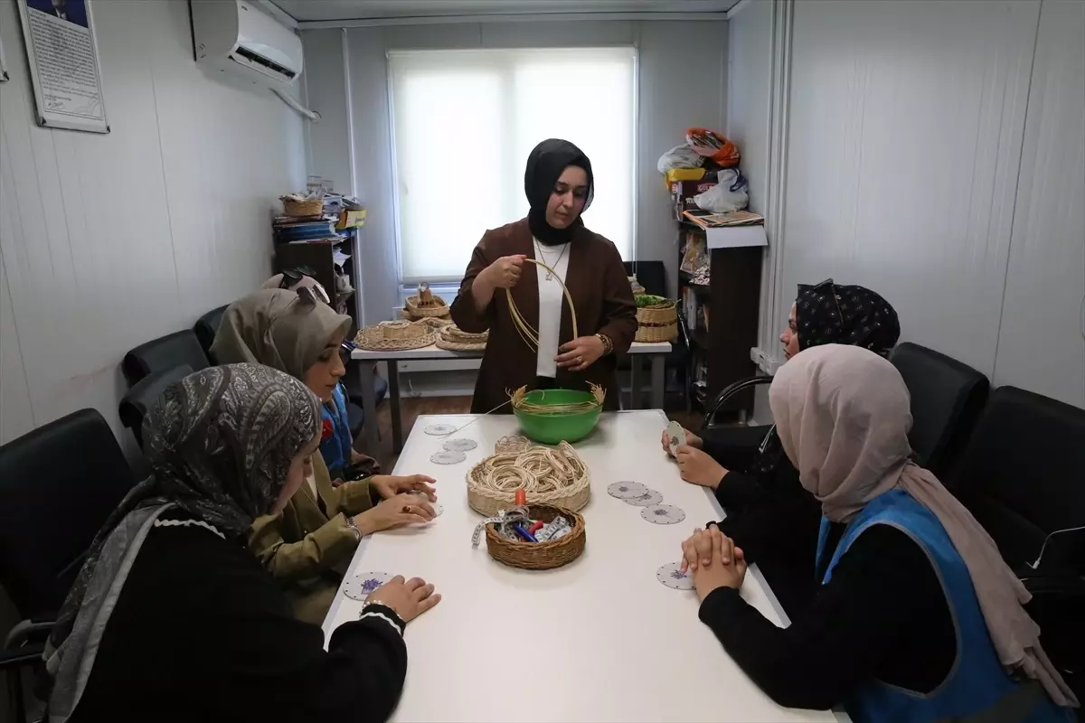 Depremzede Kadınlar, Hünerhane Atölyeleri ile El Beceri ve Gelir Elde Ediyor