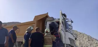 İskenderun'da Hafriyat Kamyonu Devrildi: Sürücü Yaralı