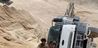Hatay'da Kamyon Devrildi: Sürücü Yaralandı