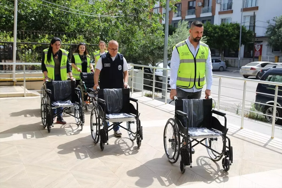 Hatay'da Engelli Bireylere Tekerlekli Sandalye Yardımı