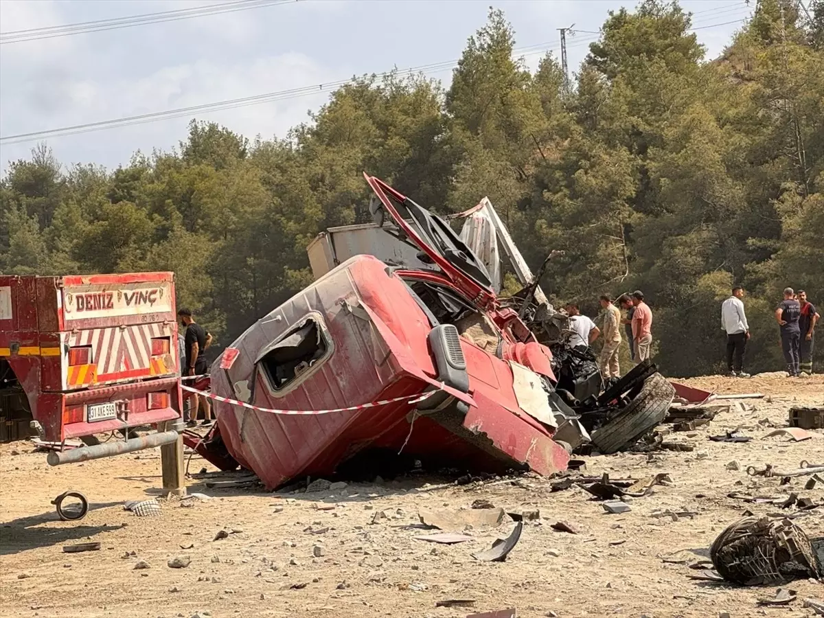 Hatay'da Freni Arızalanan Vinç Uçuruma Yuvarlandı: 1 Ölü, 1 Yaralı