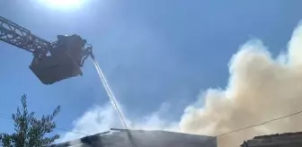 Kırıkhan'da Çatı Katında Yangın: 3 Yaşındaki Çocuk Hastaneye Kaldırıldı