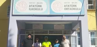 Kız Kardeşler Buldukları Parayı Polise Teslim Etti