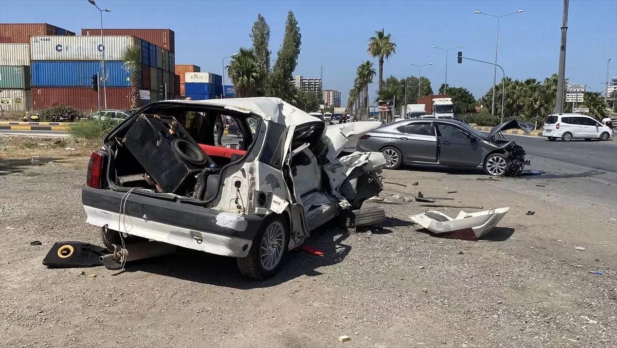İskenderun'da Otomobil Kazası: 2 Yaralı
