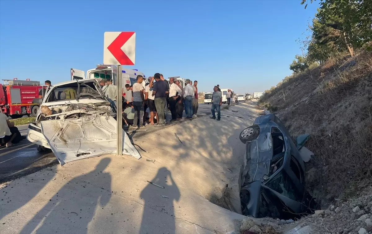 Hatay'da Trafik Kazası: 1'i Ağır 4 Yaralı