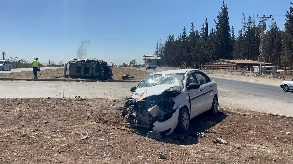 Kırıkhan'da İki Otomobilin Çarpışması: 4 Yaralı