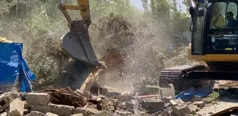 İskenderun'da Kamu Arazisine Kaçak Yapı Yıkımı Sırasında Arbede