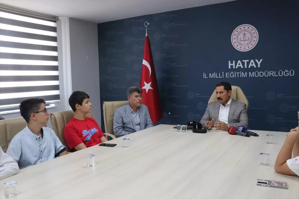 Hatay'da LGS ve YKS'de başarılı olan öğrenciler ödüllendirildi