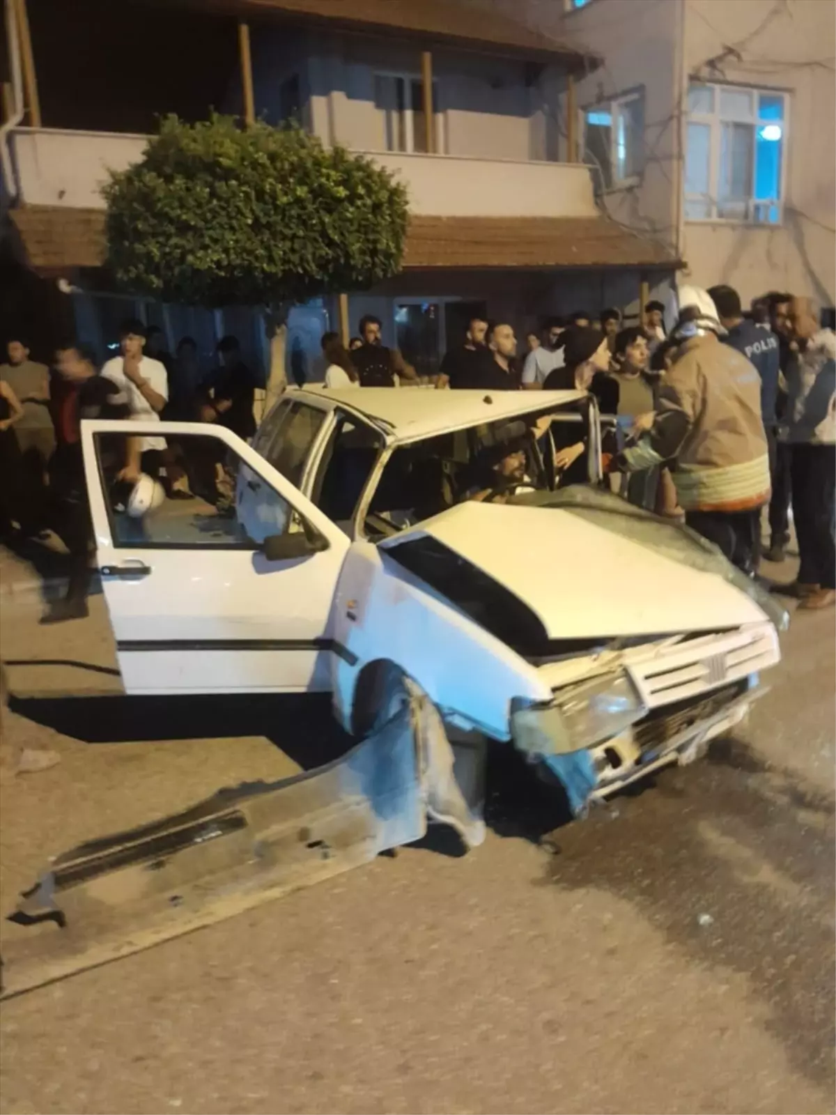 Hatay'da Otomobil ve Pikap Çarpıştı: Bir Kişi Yaralandı