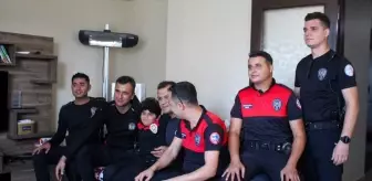 Polis Ekiplerinden Kas Hastası Çocuğa Sürpriz Doğum Günü Kutlaması