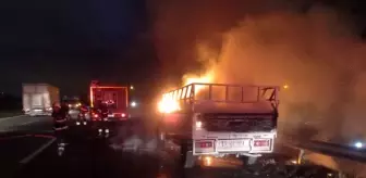 Payas'ta Seyir Halindeki Pikapta Yangın Çıktı