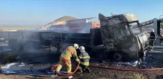 Hatay'da Seyir Halindeki Tırda Yangın Çıktı