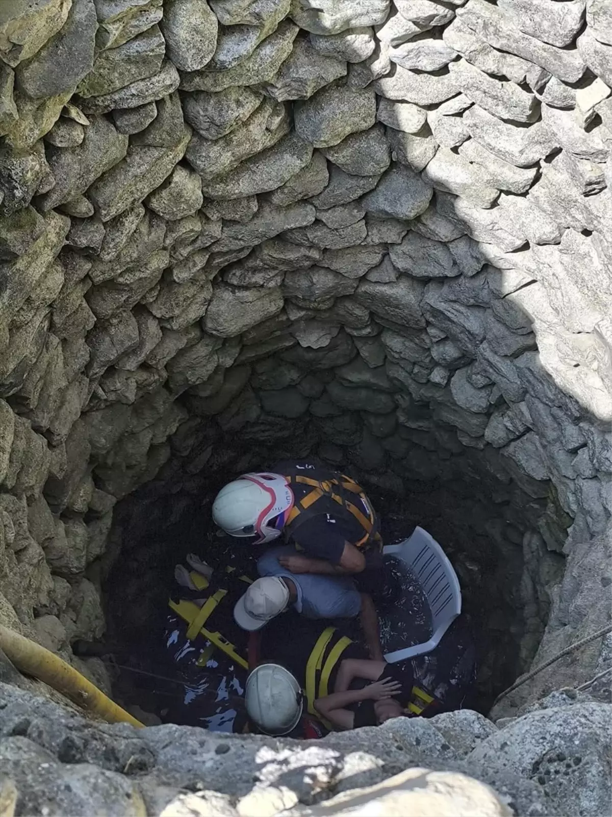 Yayladağı'nda Su Kuyusuna Düşen Kişi Kurtarıldı