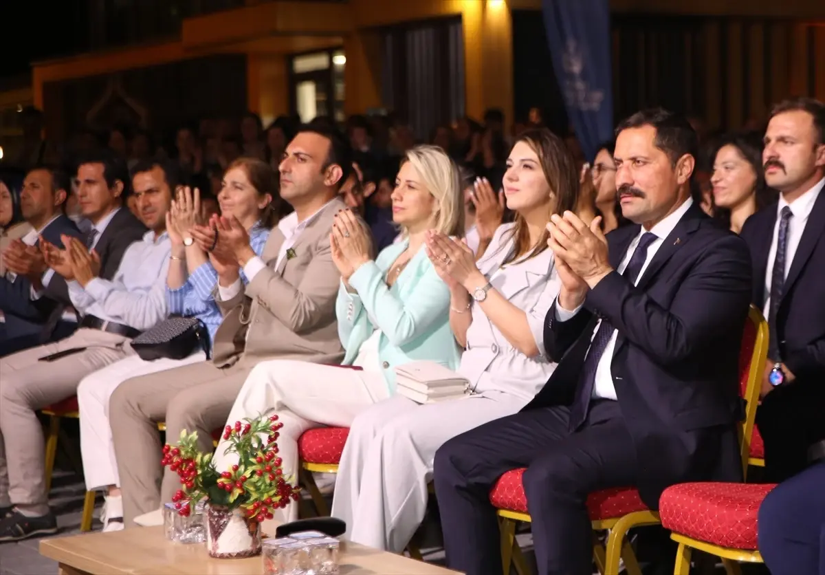 Hatay'da 'Tahta Bavul' Müzikaliyle Kültürel İyileşme Destekleniyor
