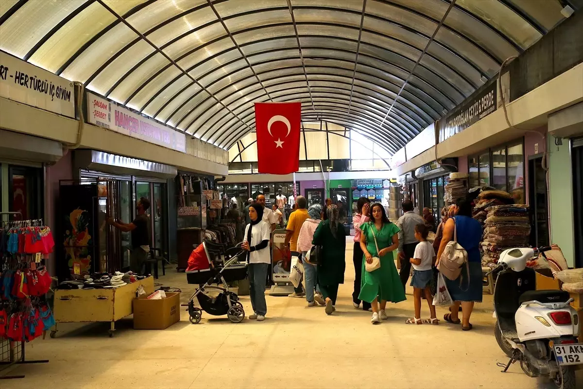 Hatay'daki Tarihi Uzun Çarşı Geçici Prefabrik Dükkanlara Taşındı