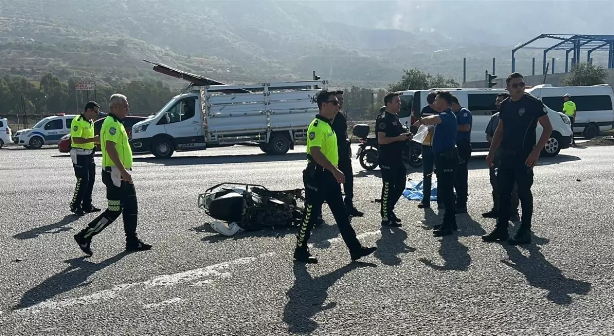 İskenderun'da Motosiklet ve Tır Çarpıştı: Sürücü Hayatını Kaybetti