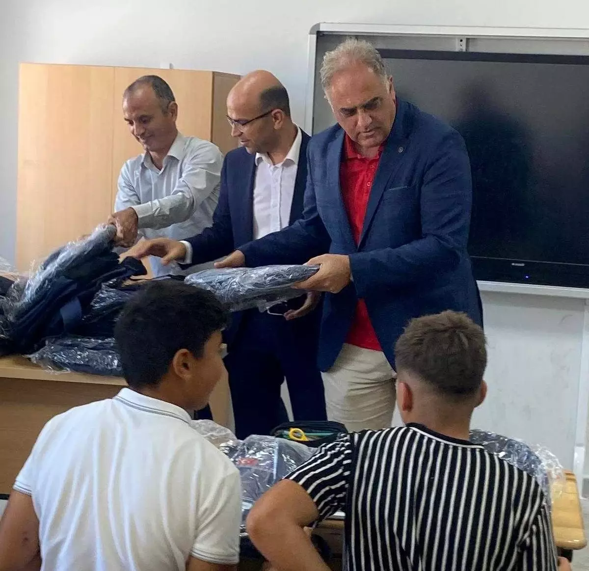 TKDK'dan Öğrencilere Okul Çantası ve Kırtasiye Seti