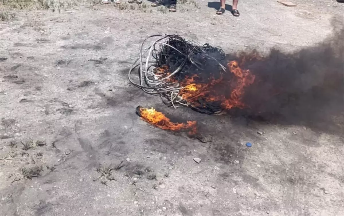Samandağ'da Türbenin Elektrik Kablolarını Çalan İki Zanlı Tutuklandı