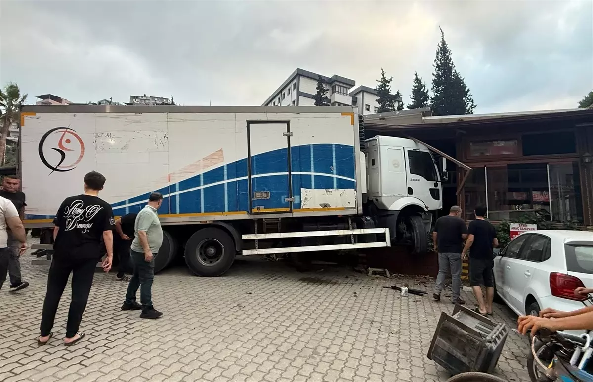 Hatay'da Kamyonun Çarpması Sonucu 1 Kişi Yaralandı