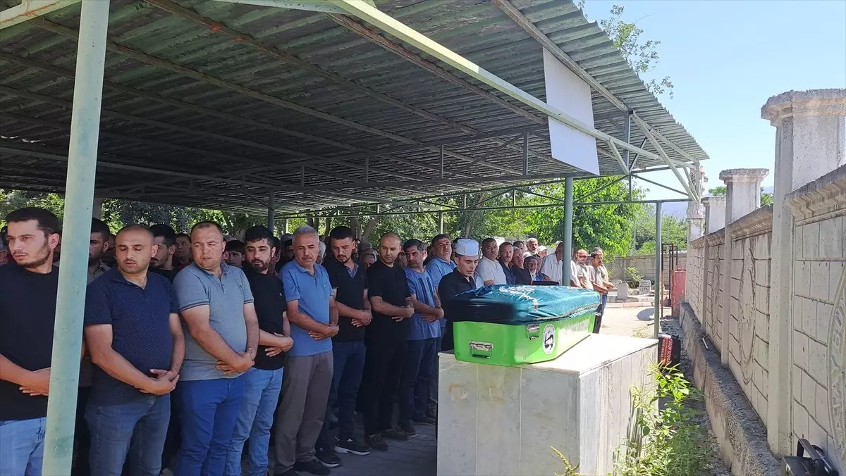 Hatay'da Vinçten Düşen Demir İşçiyi Öldürdü